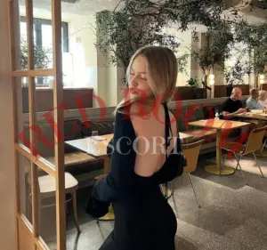 Эскортница Меделина - грудь 2, рост 165 см, вес 50 кг, цвет волос Блондинки